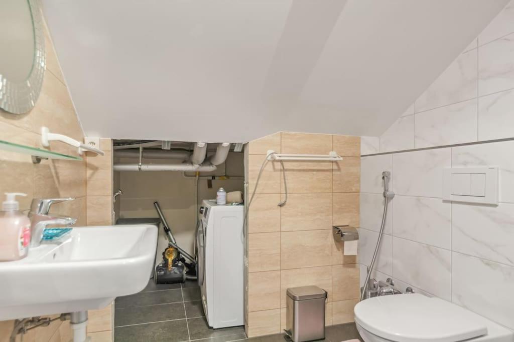 Studio, meublé, jolie terrasse, parking gratuit