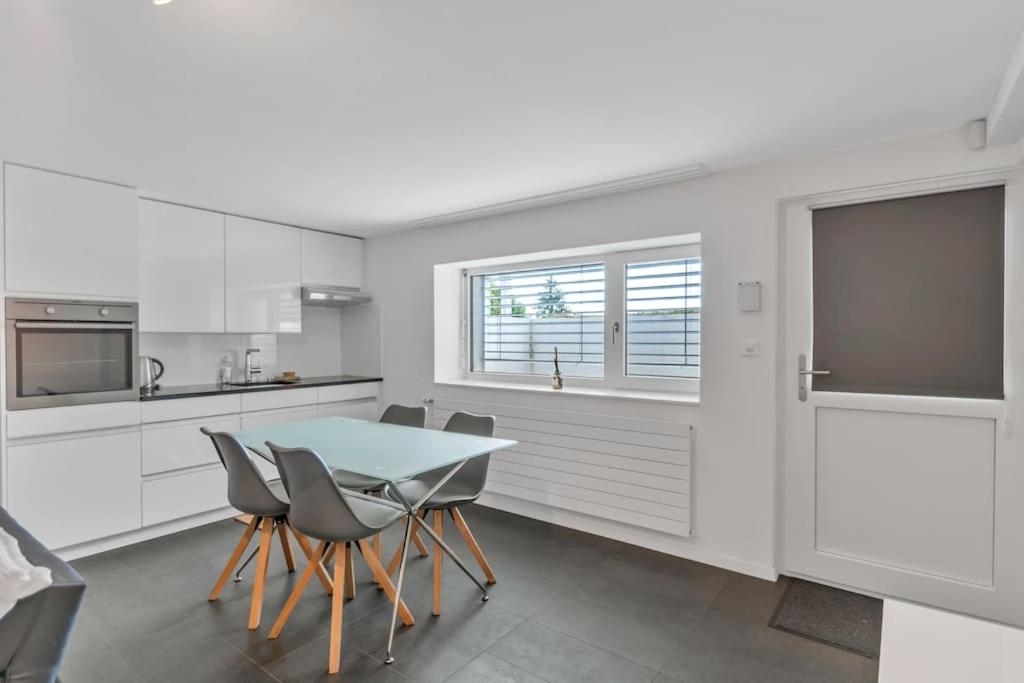 Studio, meublé, jolie terrasse, parking gratuit