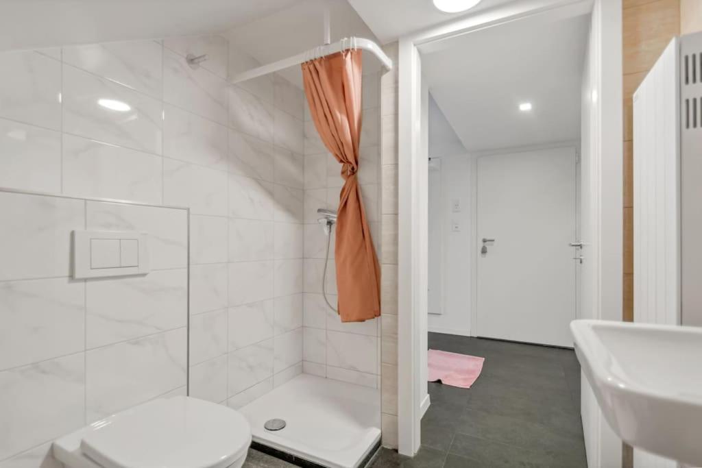 Studio, meublé, jolie terrasse, parking gratuit