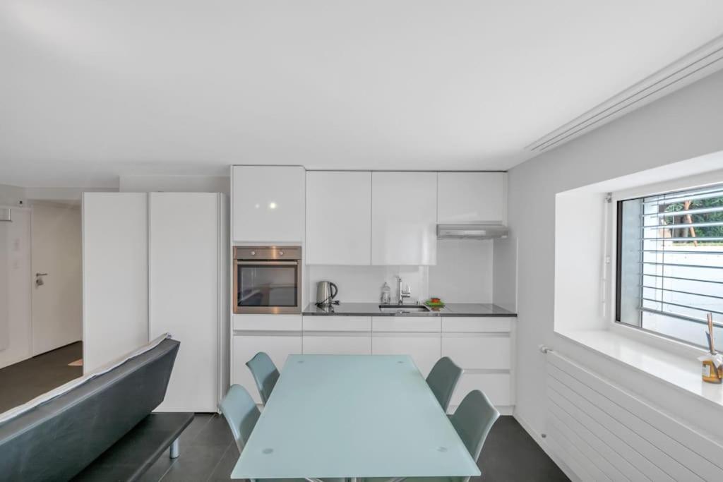 Studio, meublé, jolie terrasse, parking gratuit