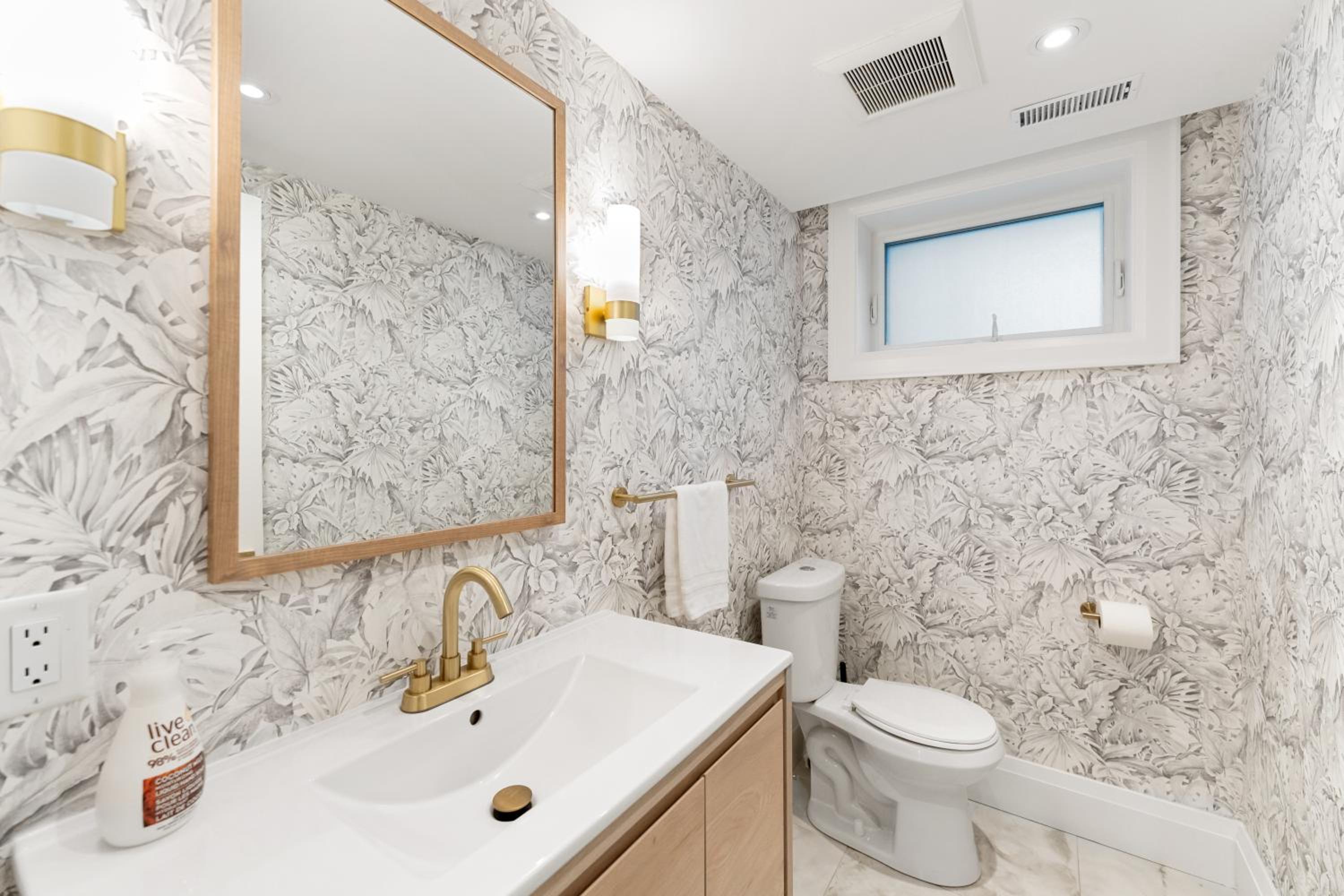 Luxury Home - 5 min from airport, 15 to downtown