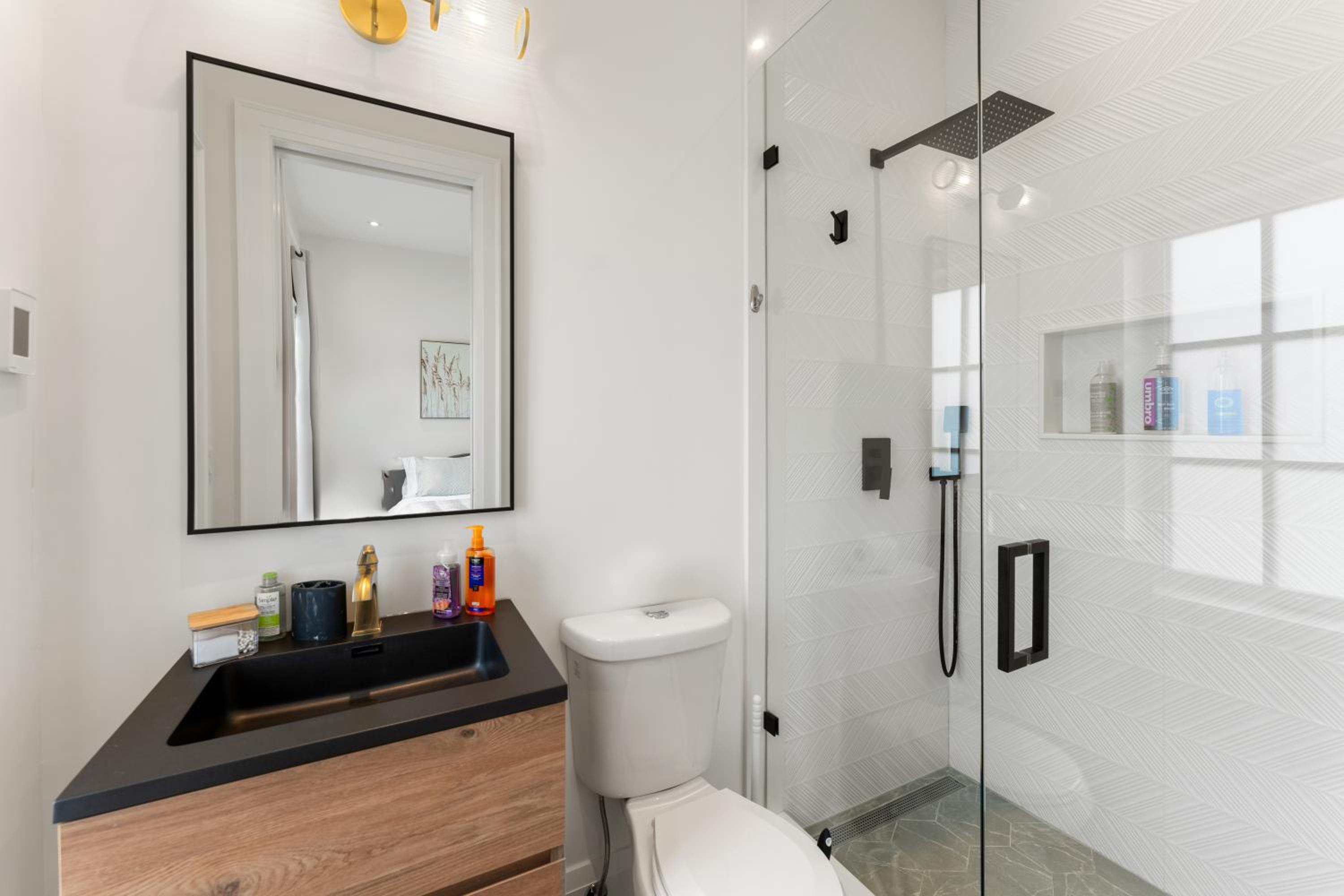 Luxury Home - 5 min from airport, 15 to downtown