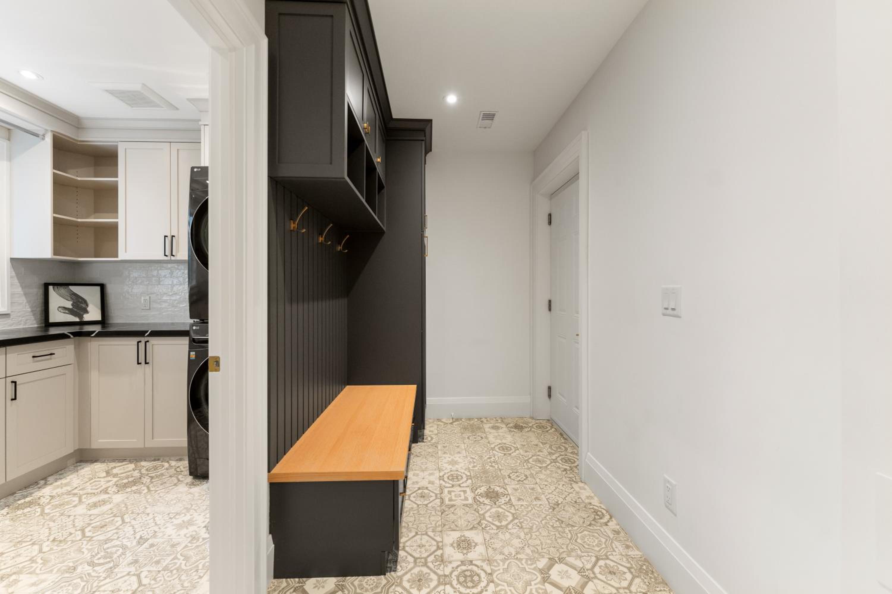 Luxury Home - 5 min from airport, 15 to downtown