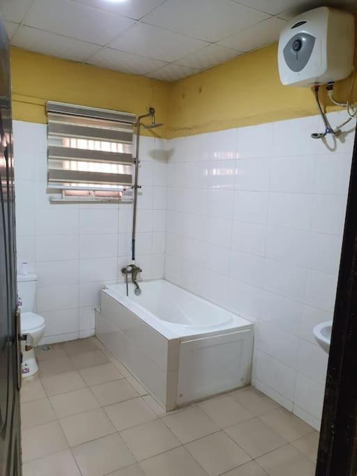 Modern 5Bed 4Bath Gated House view 2