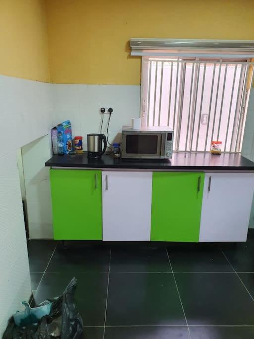 Modern 5Bed 4Bath Gated House view 5