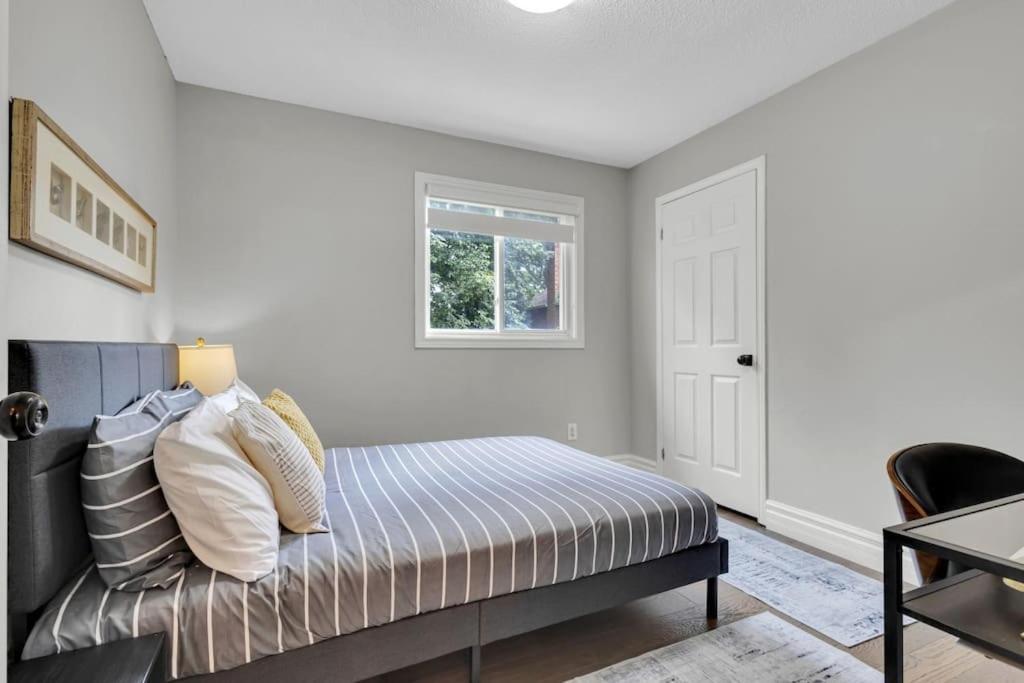 Executive Family Home Near Go, Shops, Hwy, Transit