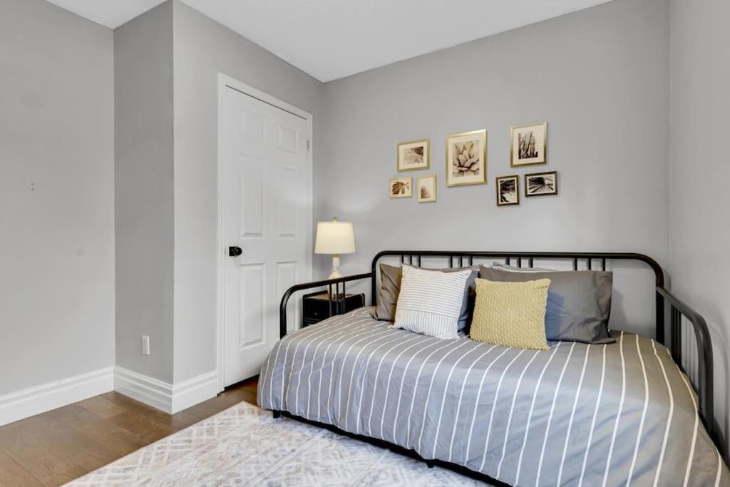 Executive Family Home Near Go, Shops, Hwy, Transit
