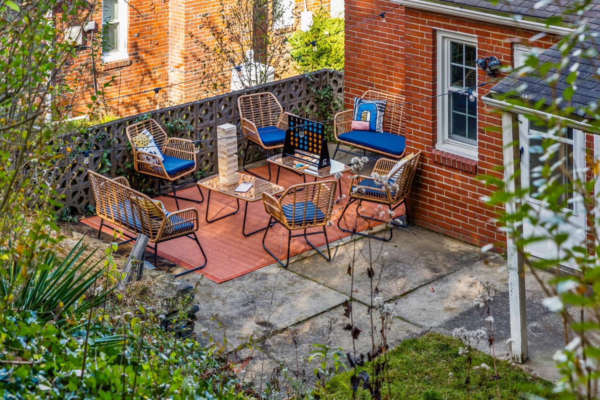 Eclectic 4Bed with BBQ-Firepit-Games-secretGarden & 7 mile to Downtown