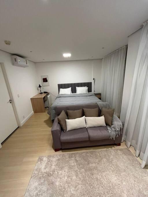 Studio Saint Charbel com vaga e varanda - rua do Hospital Sírio Libânes