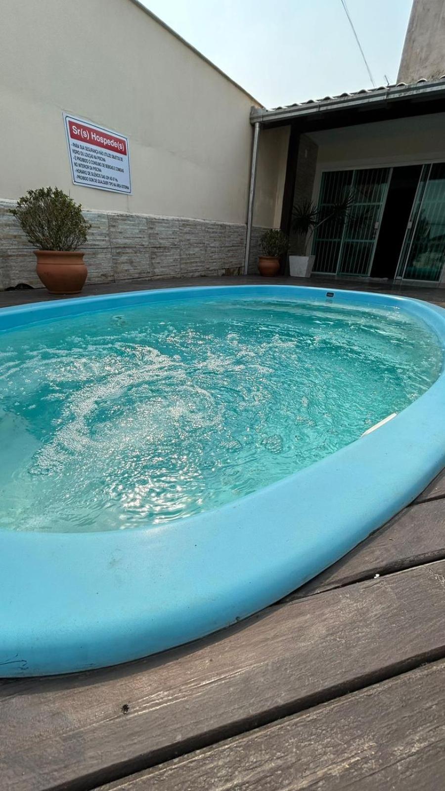 Piscina e Sinuca CASA Beto Carrero 500m do Parque 1 suite e 2 quartos 3bwc a 300m da Praia churrasqueira e estacionamento privado