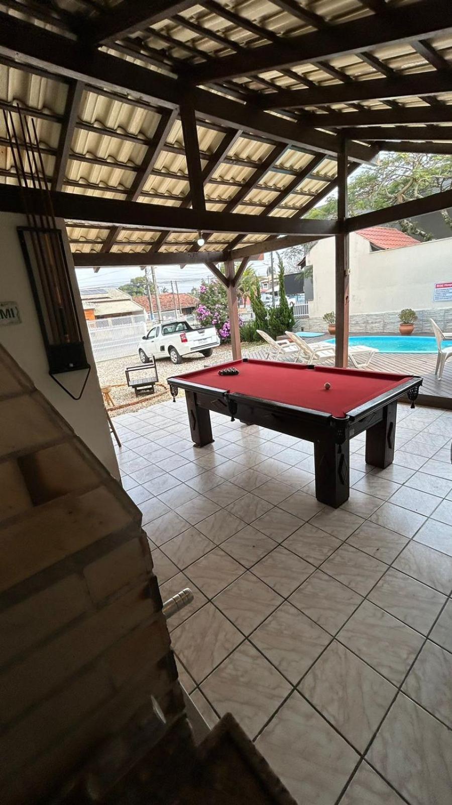 Piscina e Sinuca CASA Beto Carrero 500m do Parque 1 suite e 2 quartos 3bwc a 300m da Praia churrasqueira e estacionamento privado