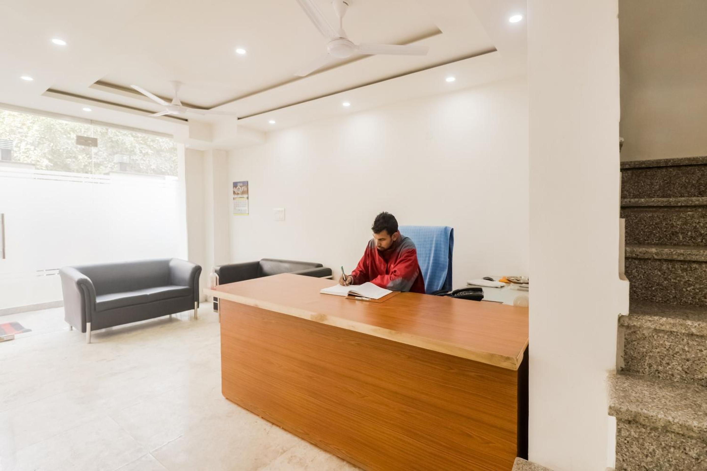 Lobby & Reception
