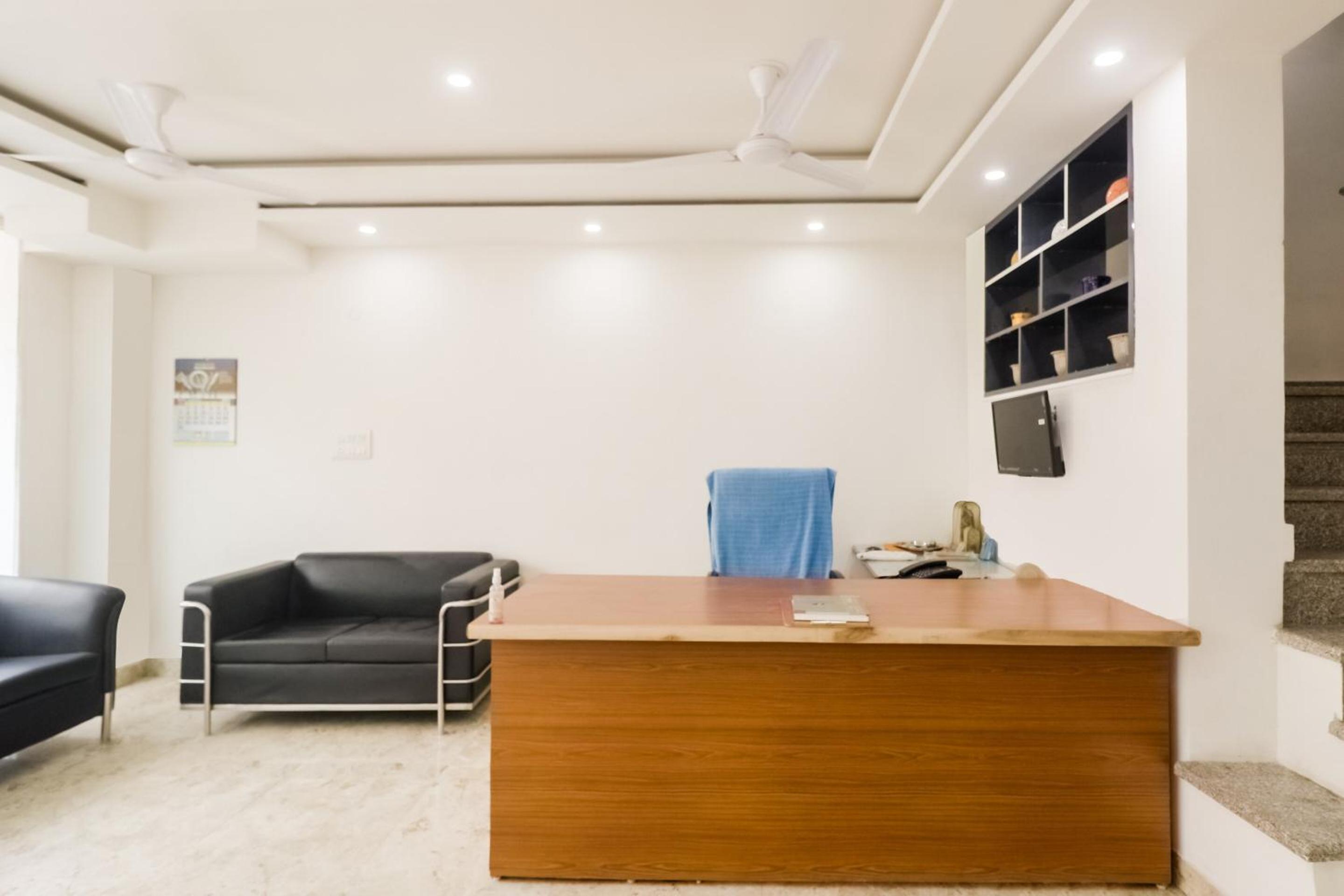 Lobby & Reception