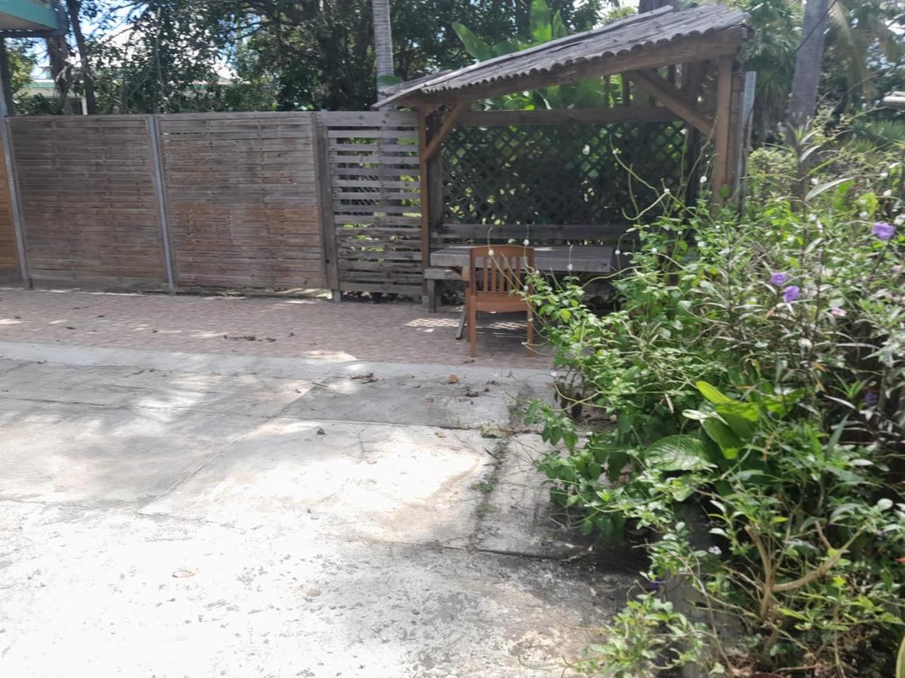 Escapade Creole Maison Rustique avec accès à la plage à la Baie du Moule