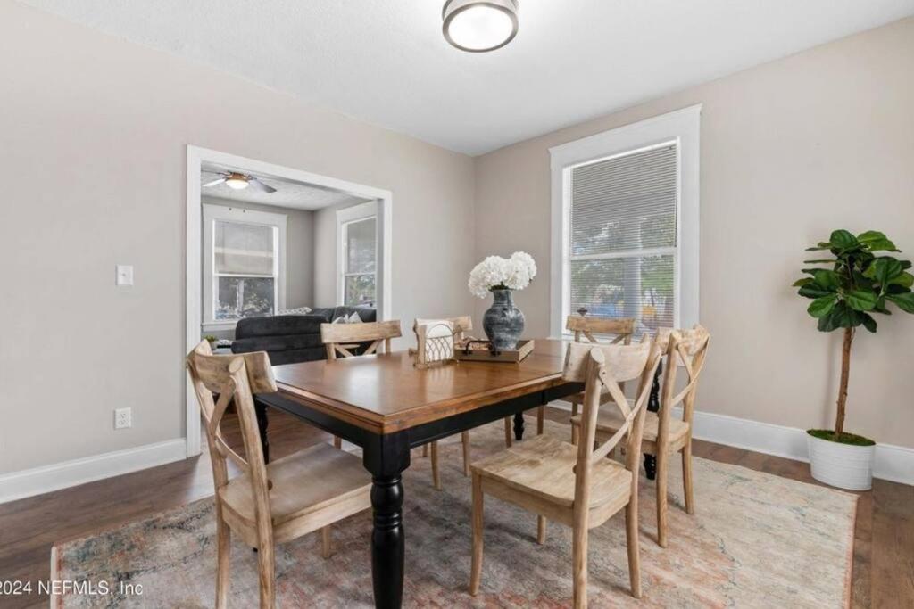 Riverside Craftsman with 3 beds and 3 baths view 3
