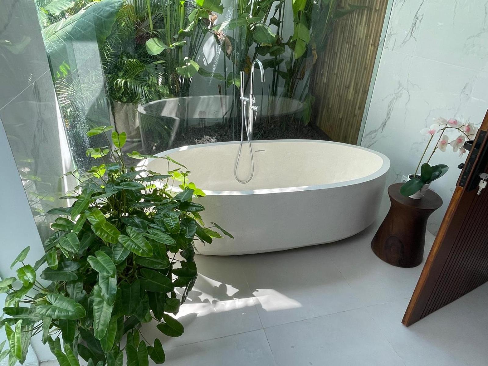 Bali Large 5-BR Private Luxury Dandanku Villa in Seminyak view 4