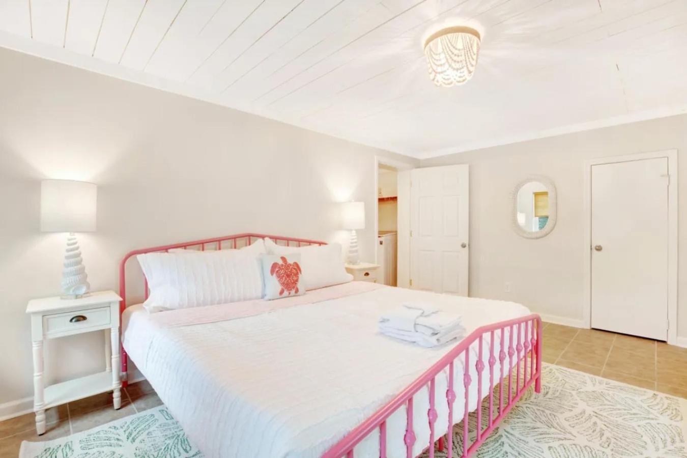 6 Bed 4 Ba Resort Style Home w Heated Pool view 3