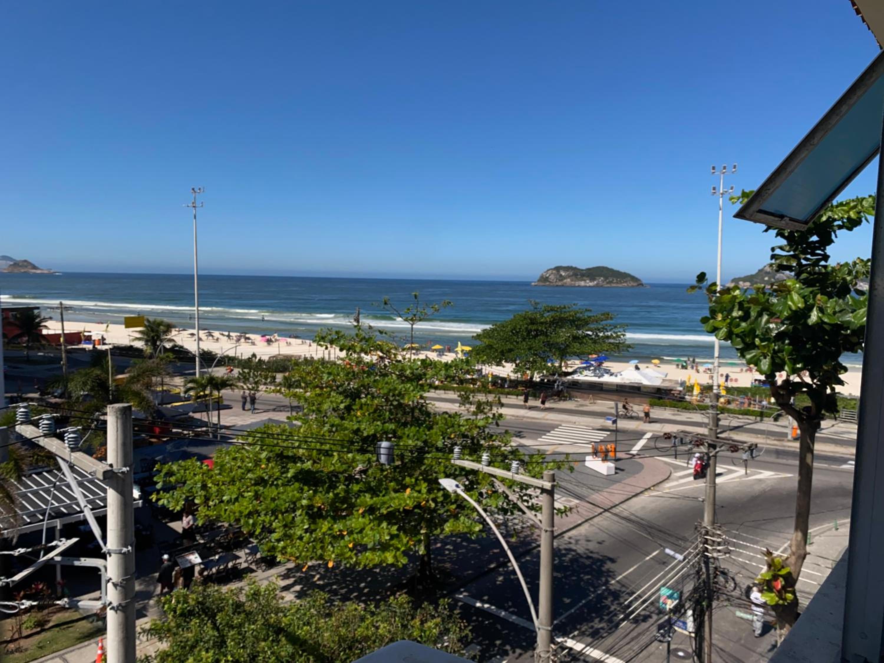 Flat no posto 2 com vista mar, Praia do Pepê, Barra da Tijuca esquina da Olegario Maciel, próximo à Ilha da Gigoia e muito mais