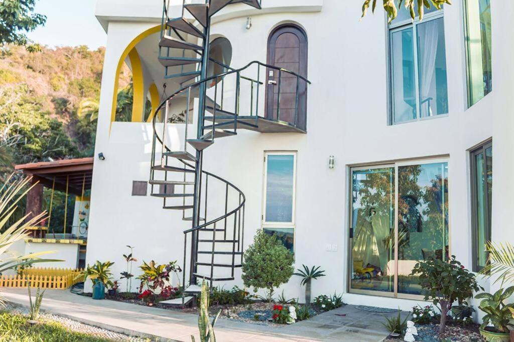 5 BR Breathtaking Ocean view Villa Amazing Rooftop and Pool