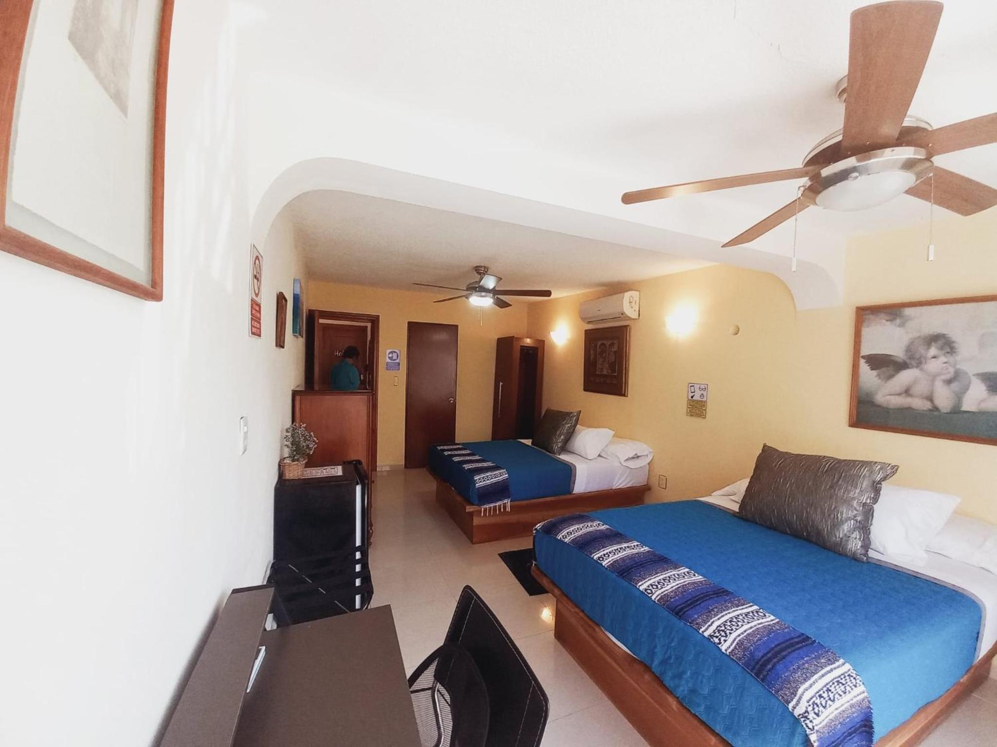 Habitaciones privadas y céntricas con alberca.