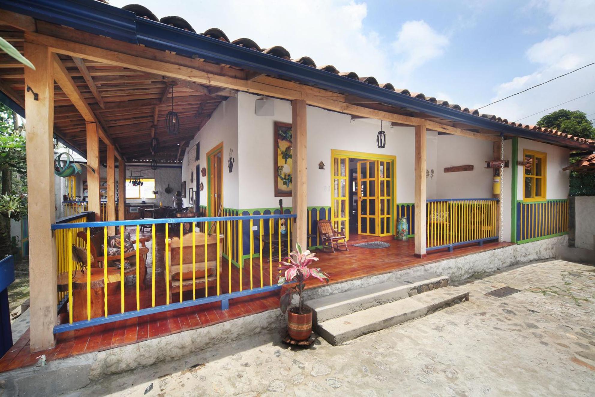 El Aguacate - Casa Tipica Cafetera Colombiana