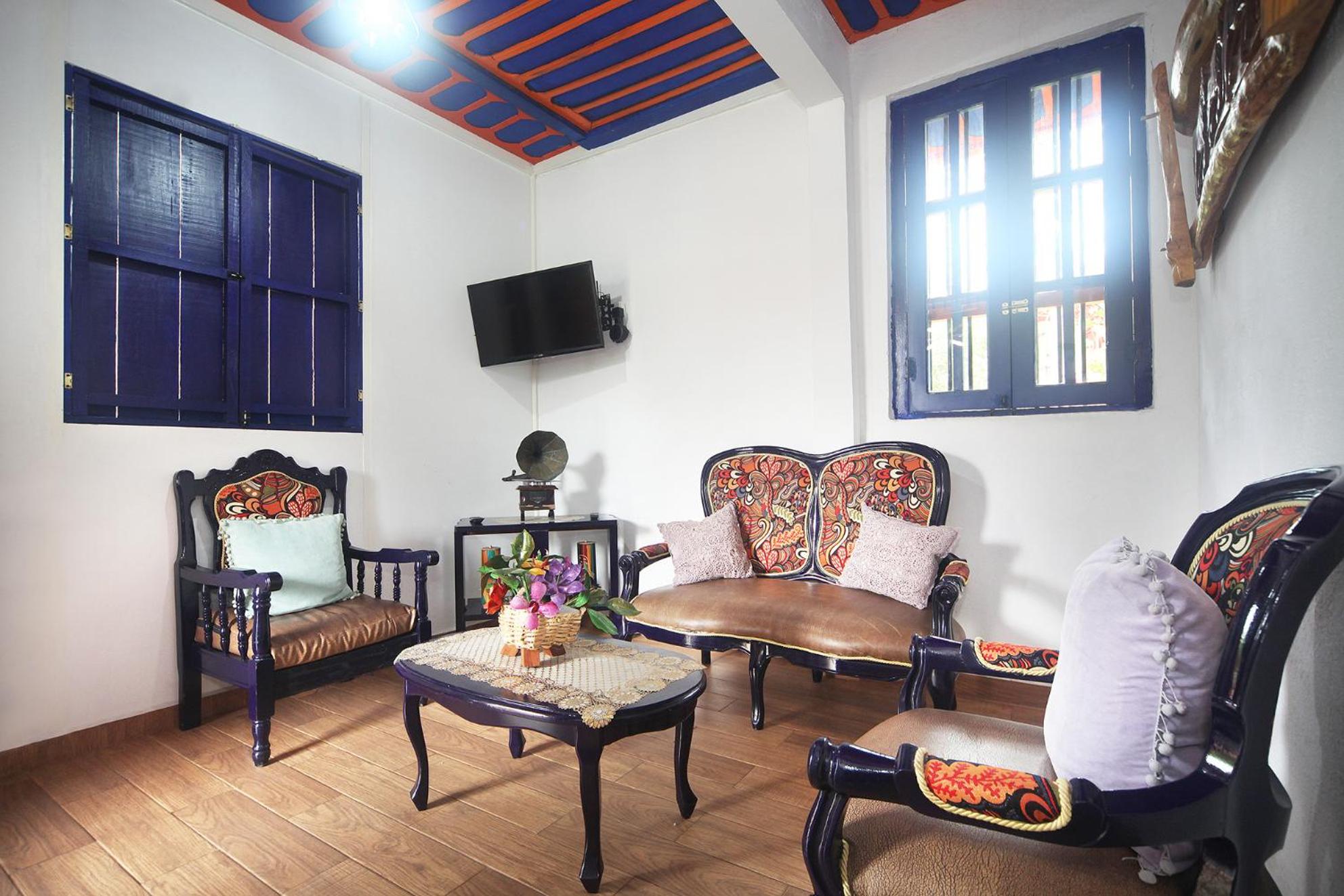 El Madrigal Cabin - Adorable 2-bedroom guesthouse