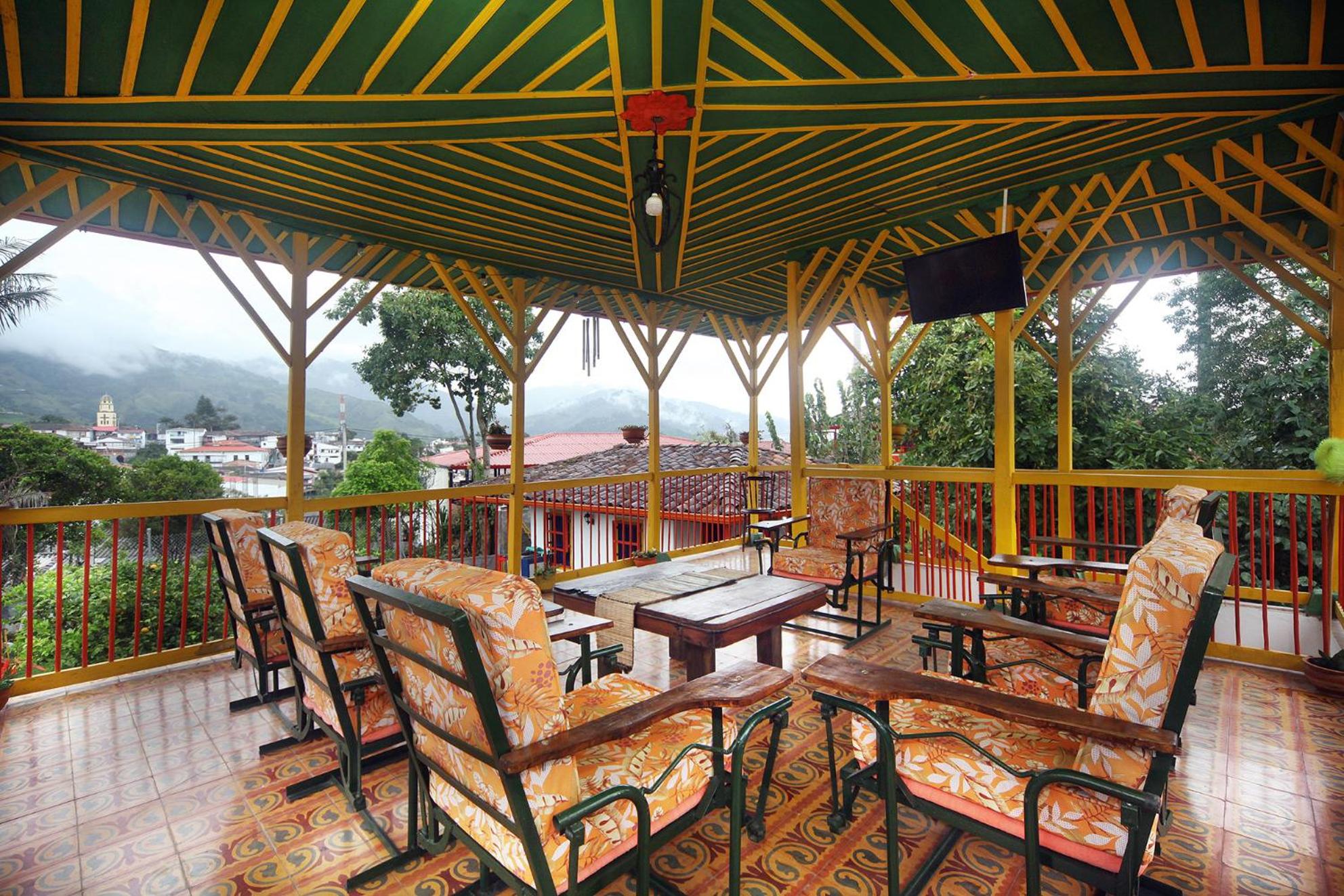 El Madrigal Cabin - Adorable 2-bedroom guesthouse