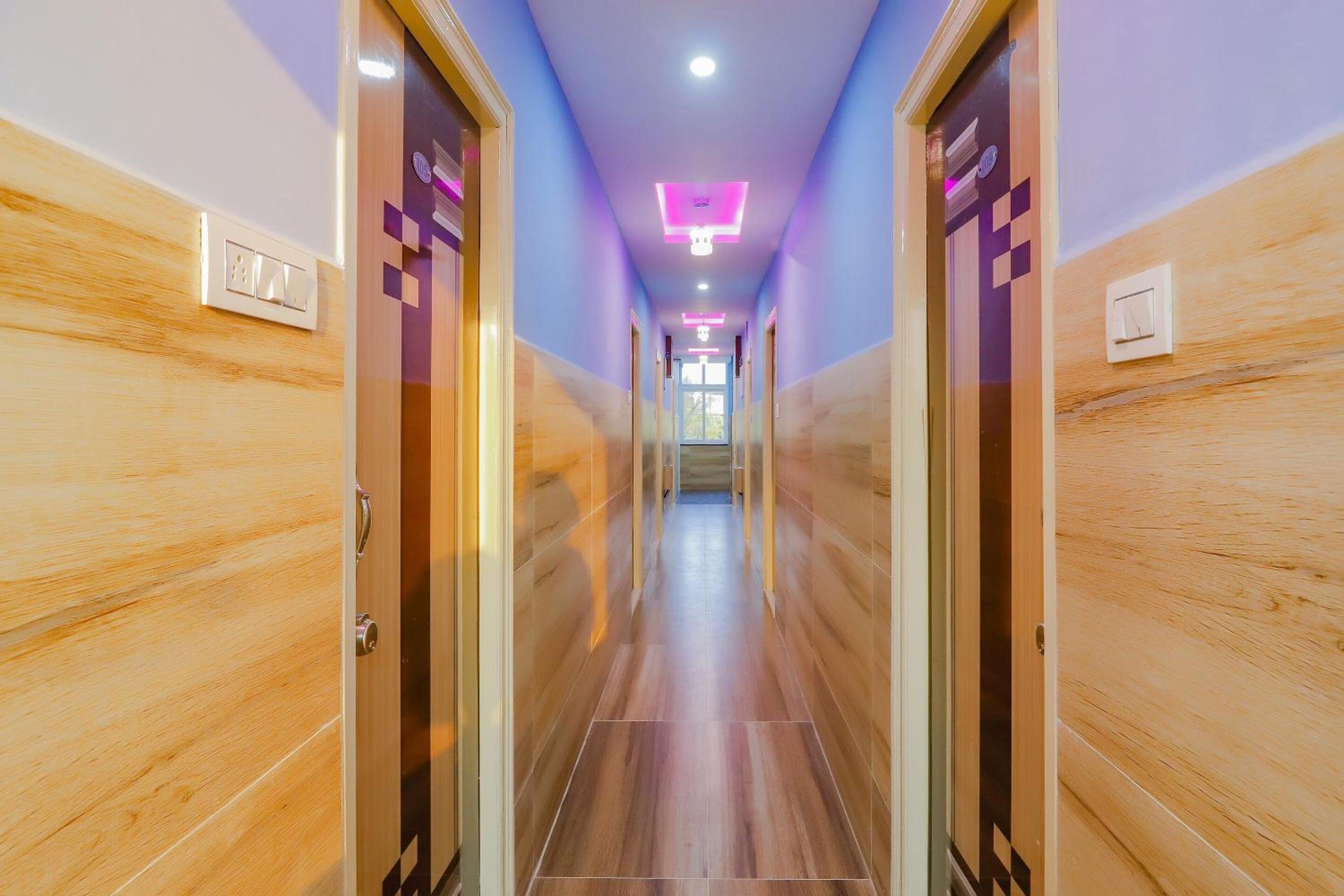 Hotel O Home Sri Balaji Luxary Rooms Near Inorbit Mall Cyberabad