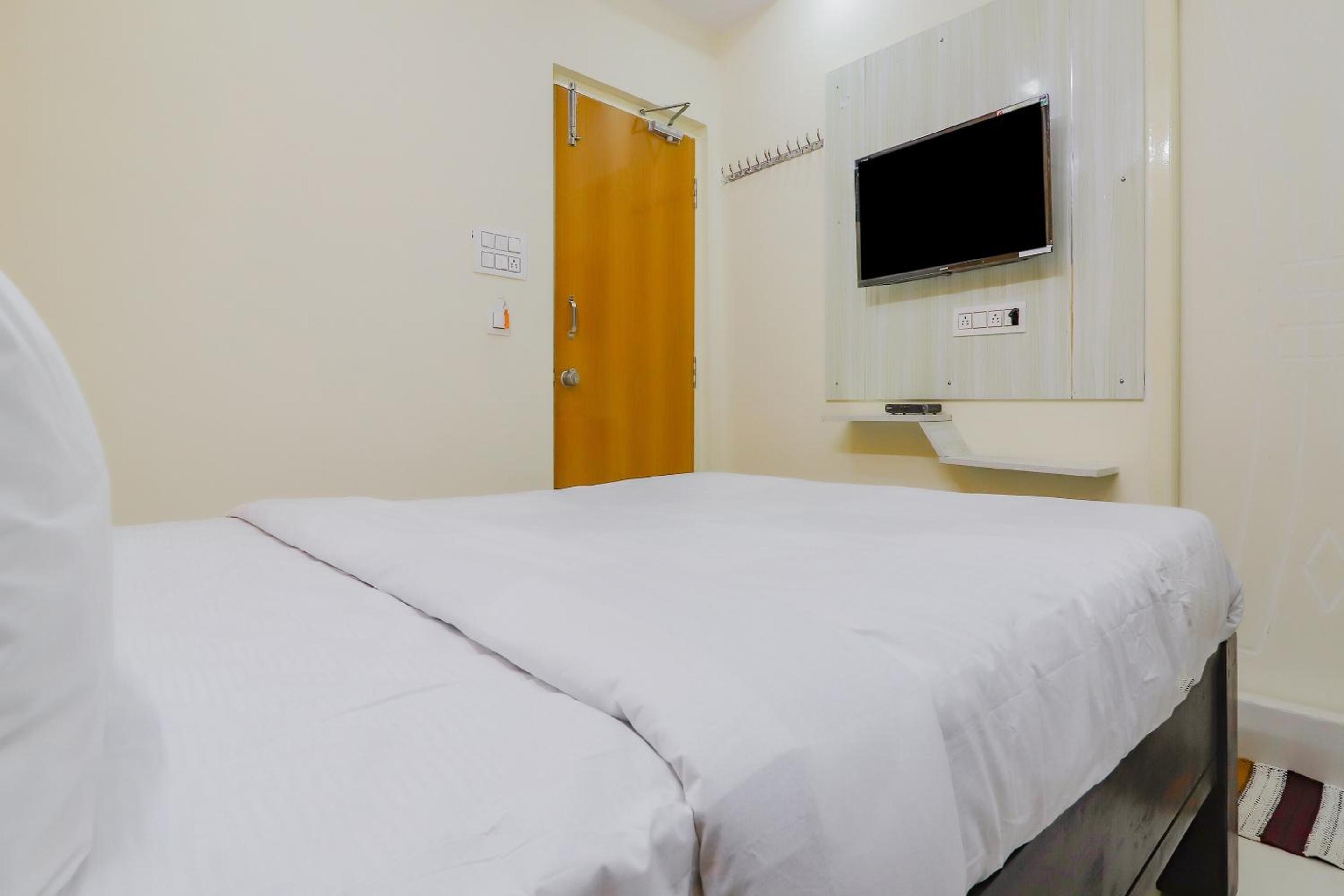 Hotel O Home Sri Balaji Luxary Rooms Near Inorbit Mall Cyberabad