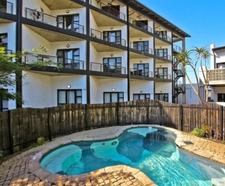 Luxury Apartment Pool Facing 328