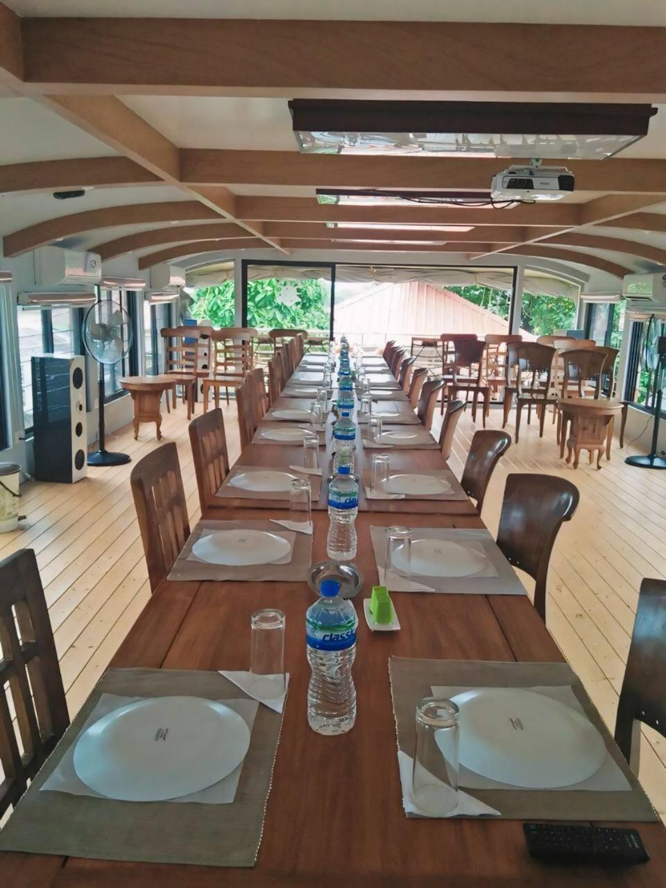 Bluerain Houseboat