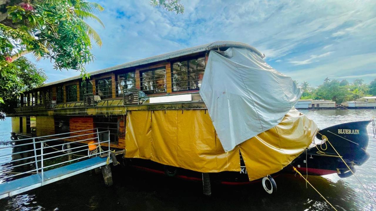 Bluerain Houseboat