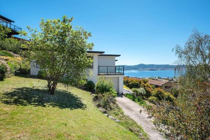 House on the Hill with a View-Sleeps 12