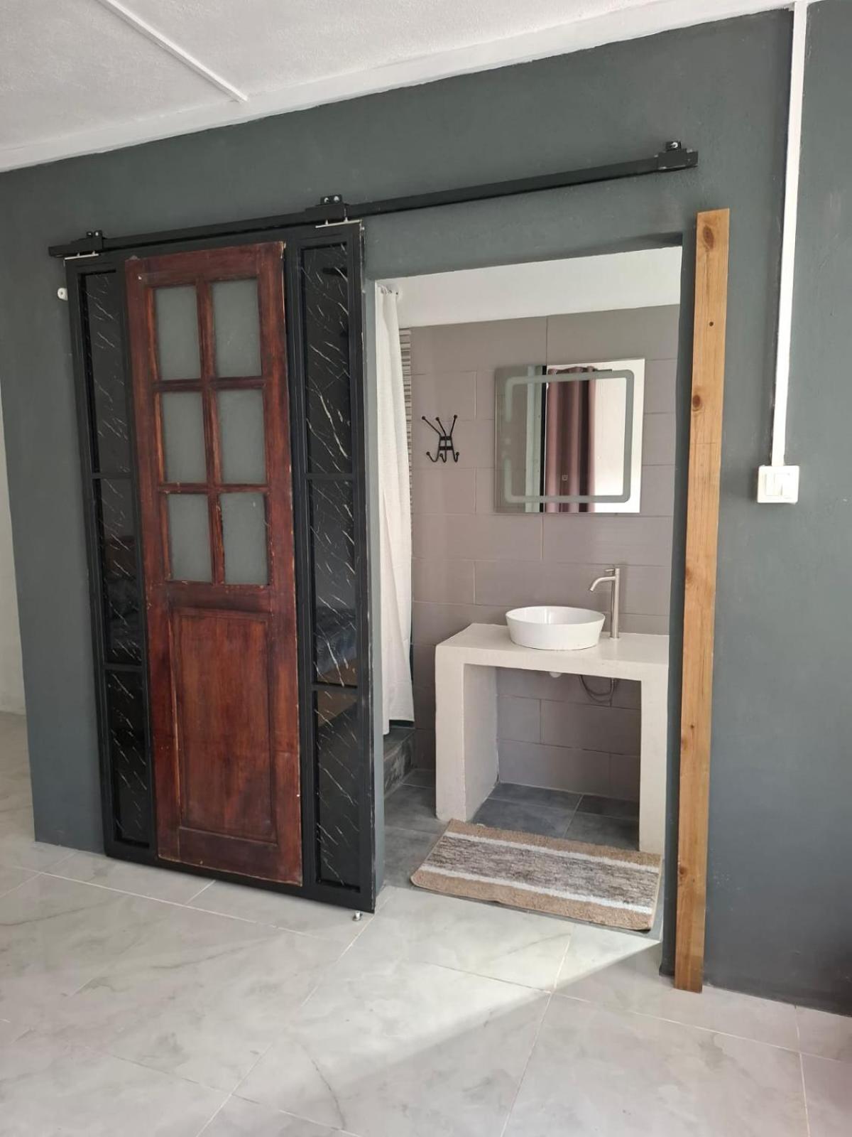 R Garden Studio 2 moderne pour couple dans un cadre relaxant et confortable view 3