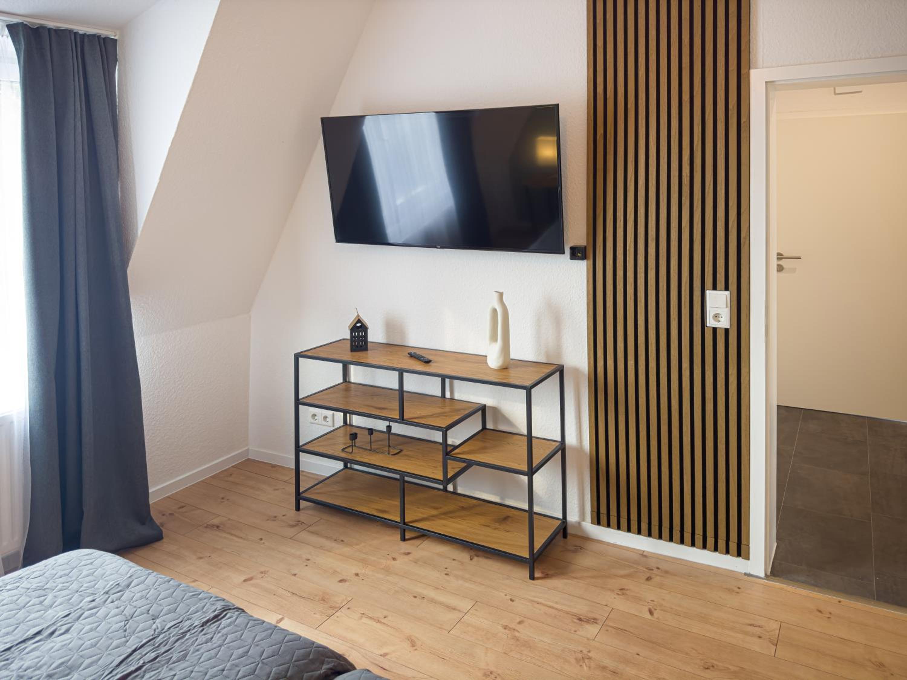 ImmoStay M#Haus R- Ferienhaus mit 6 Zimmern, Parken & WiFi, 4K-Streaming