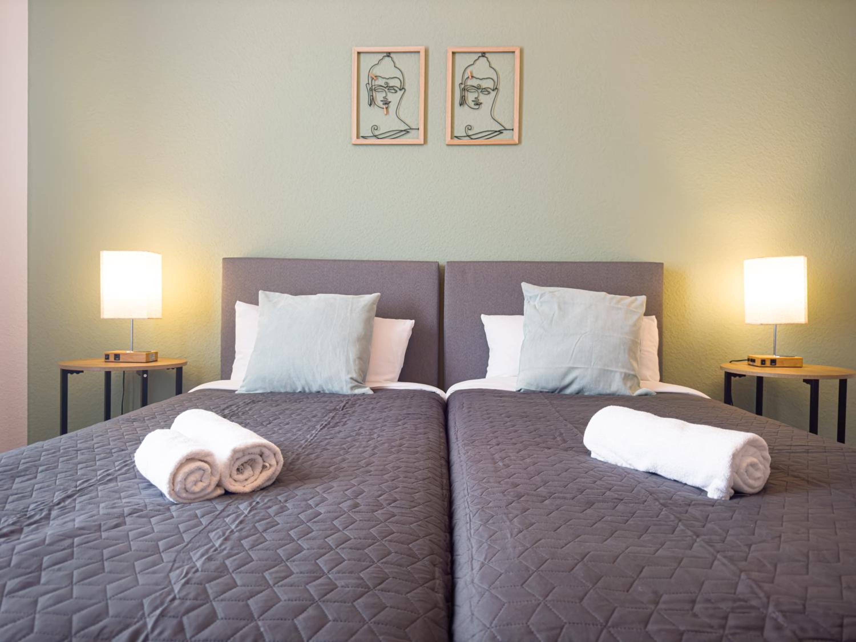 ImmoStay M#Haus R- Ferienhaus mit 6 Zimmern, Parken & WiFi, 4K-Streaming
