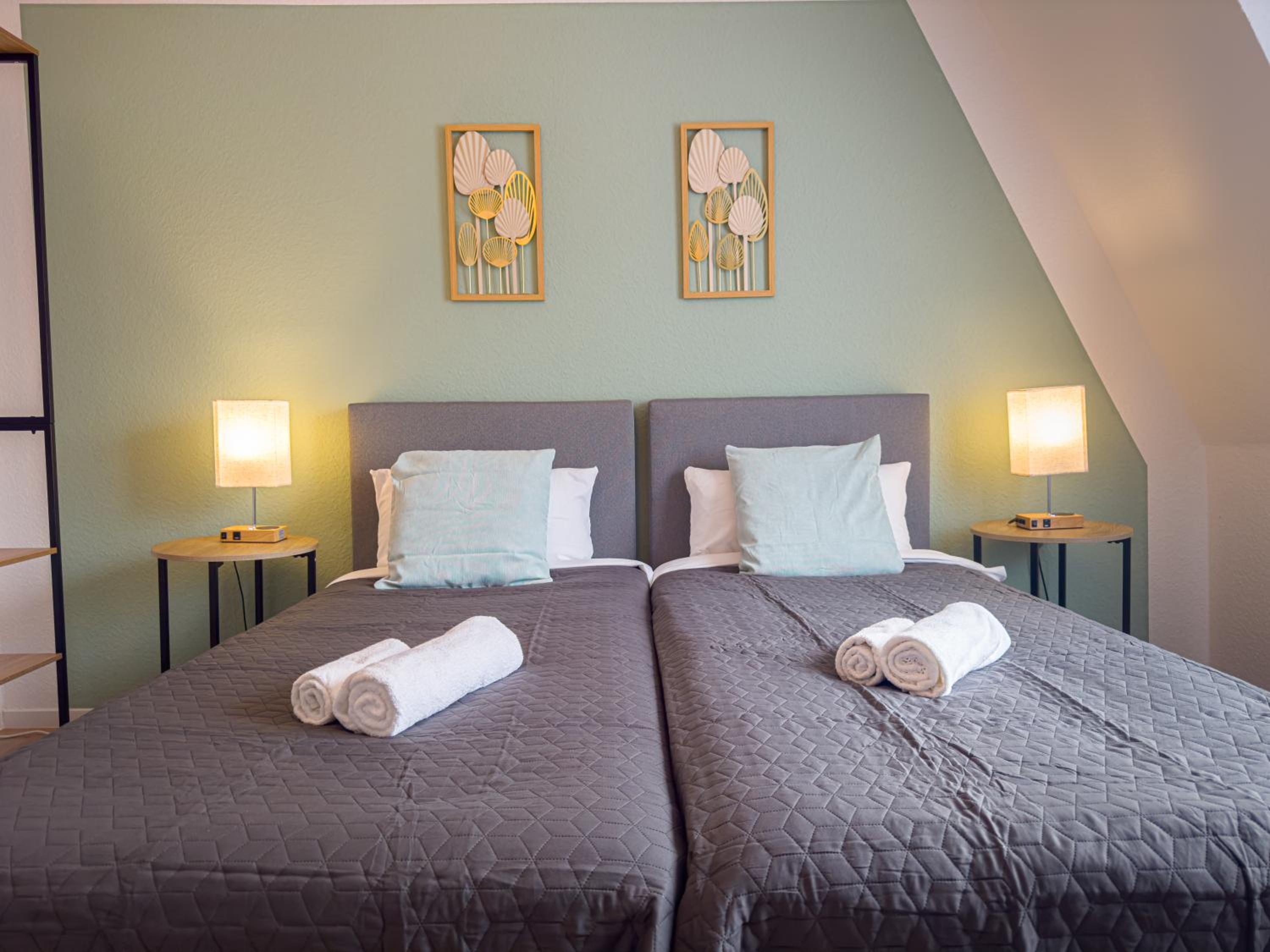 ImmoStay M#Haus R- Ferienhaus mit 6 Zimmern, Parken & WiFi, 4K-Streaming