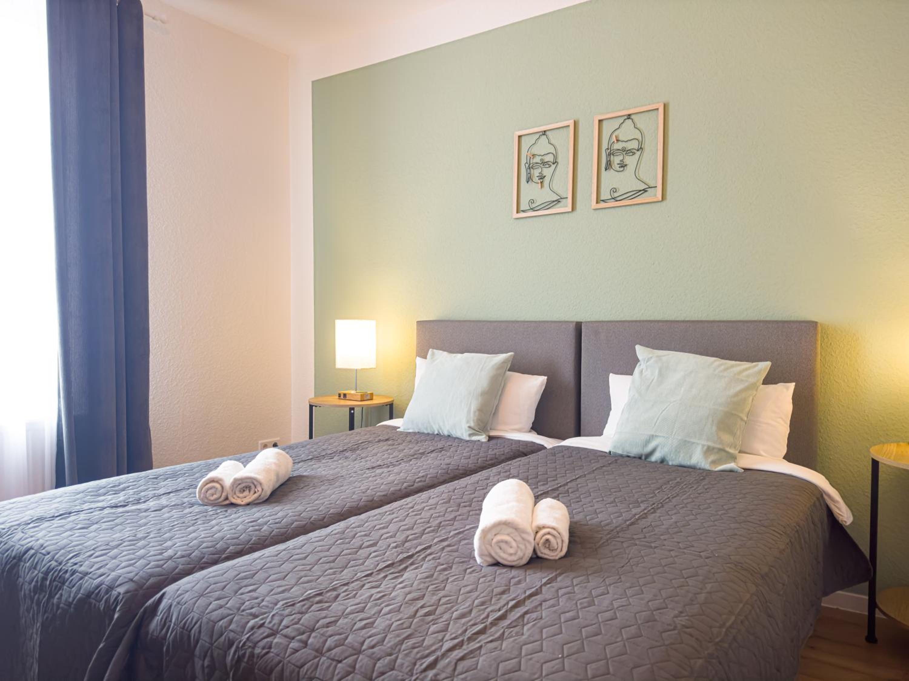 ImmoStay M#Haus R- Ferienhaus mit 6 Zimmern, Parken & WiFi, 4K-Streaming
