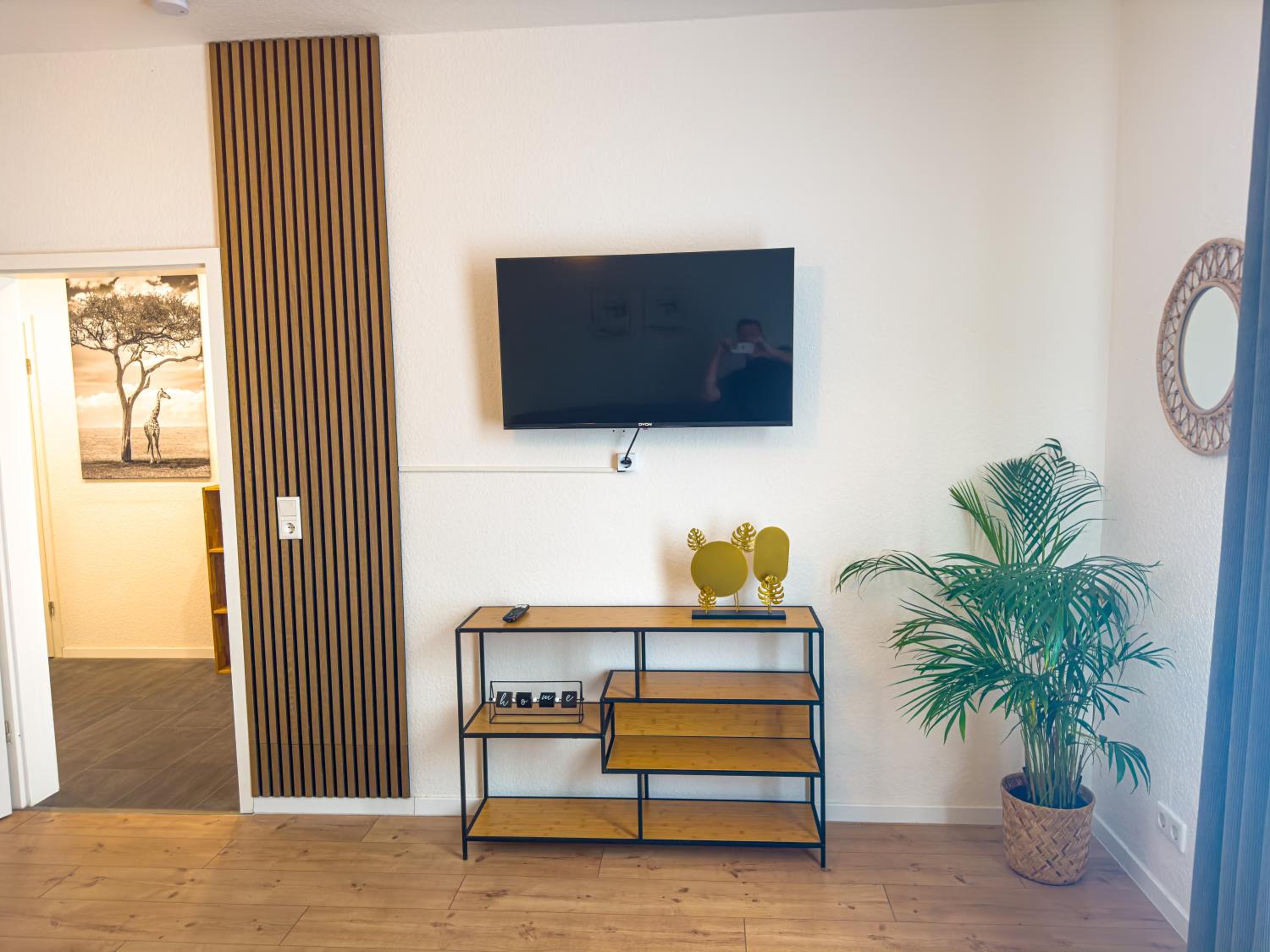 ImmoStay M#Haus R- Ferienhaus mit 6 Zimmern, Parken & WiFi, 4K-Streaming