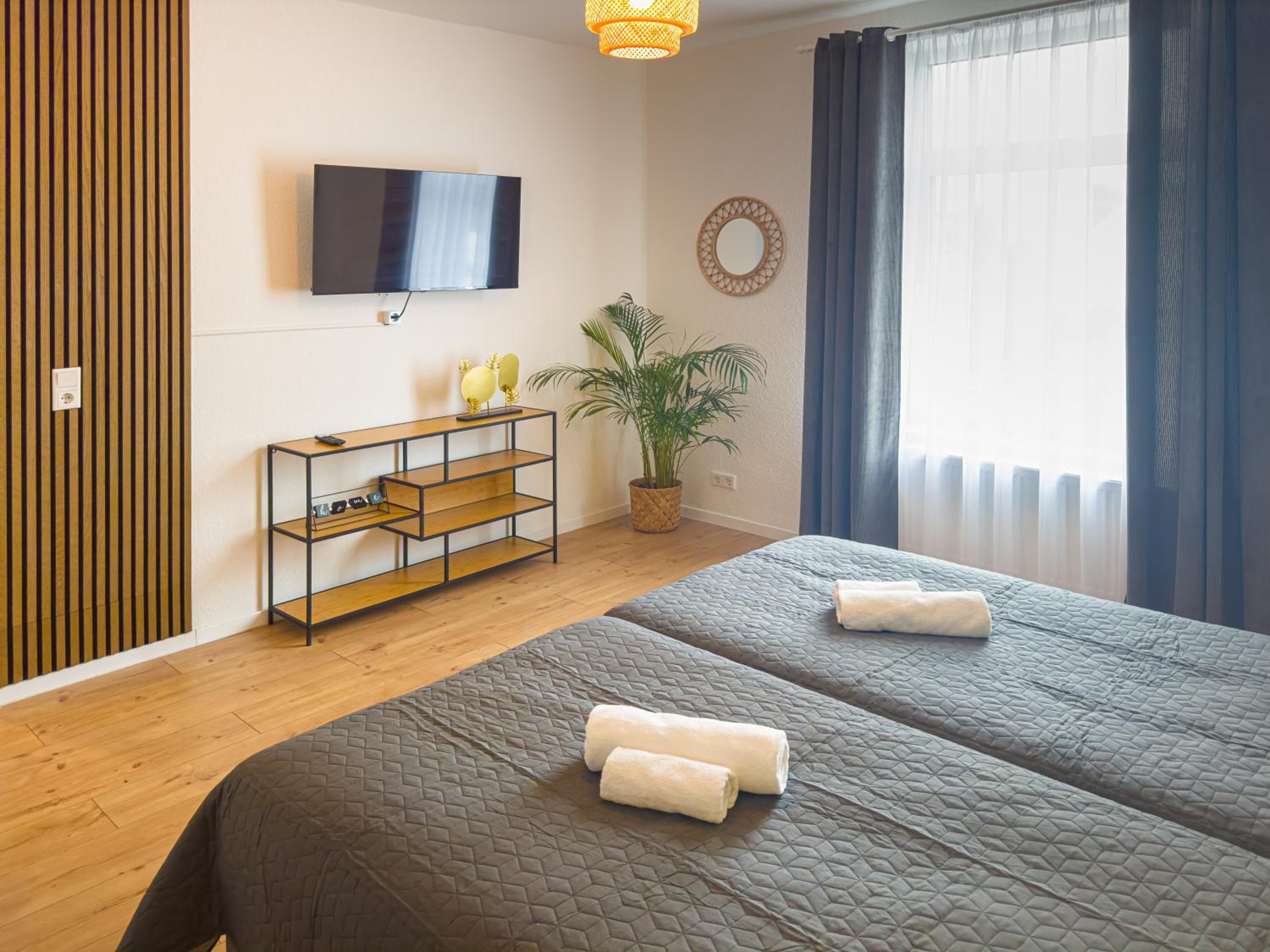 ImmoStay M#Haus R- Ferienhaus mit 6 Zimmern, Parken & WiFi, 4K-Streaming