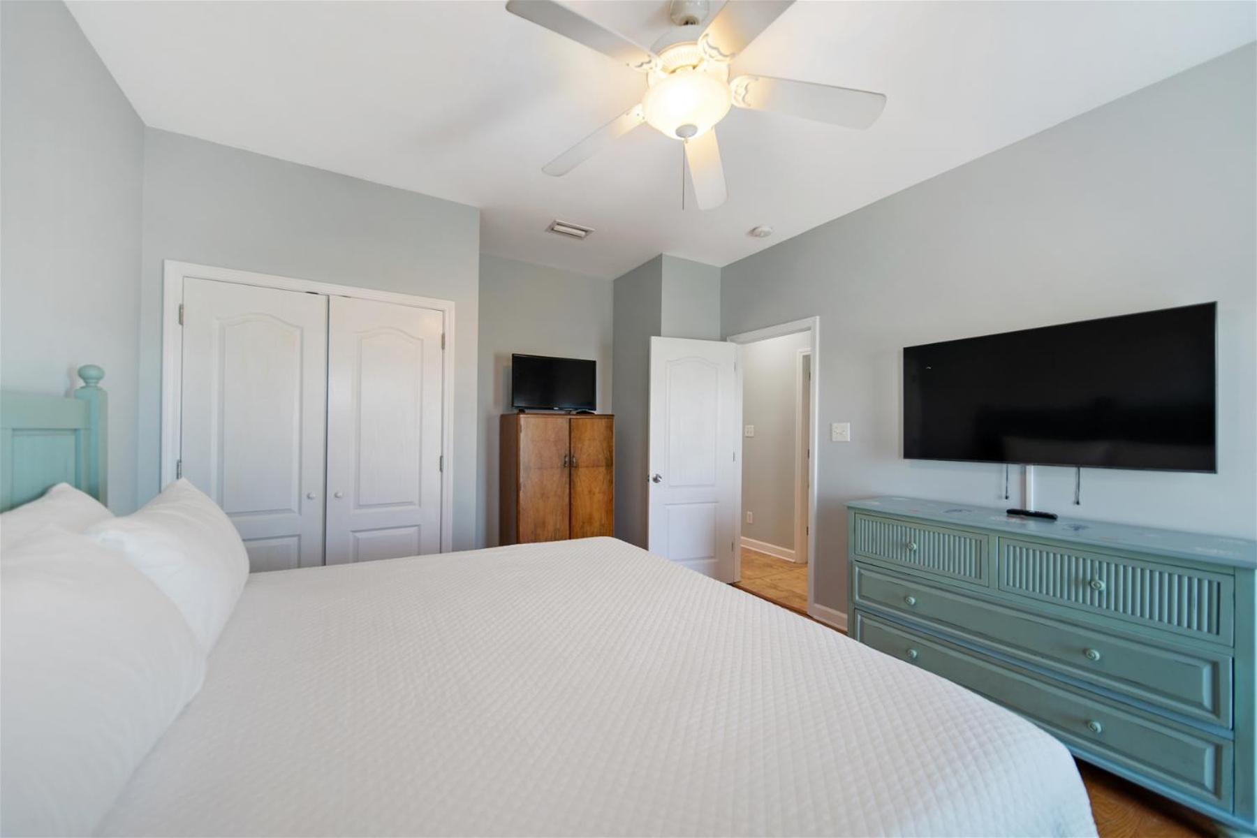 Del Mar 4 by Current Tides Vacation Rentals