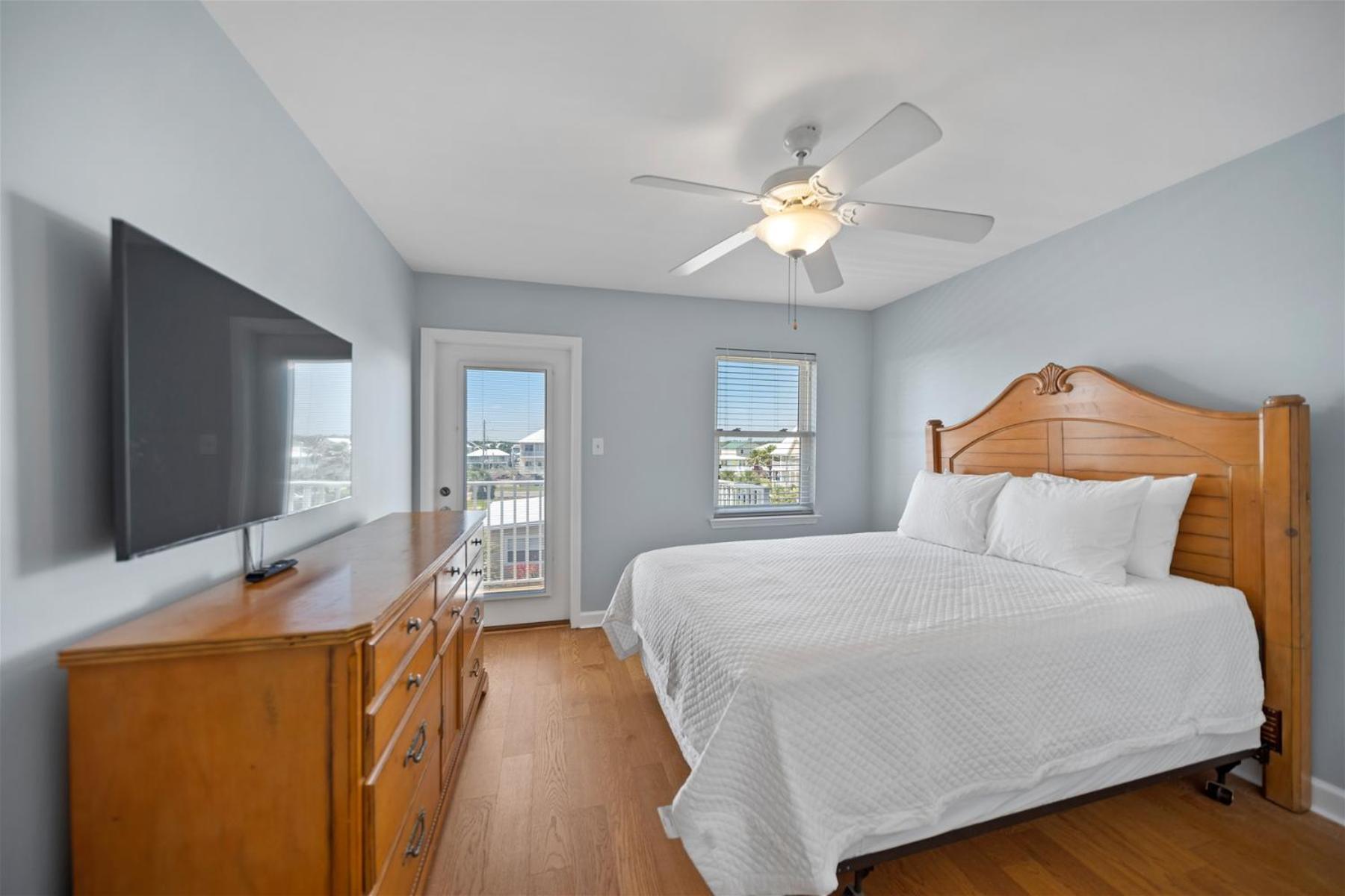 Del Mar 4 by Current Tides Vacation Rentals