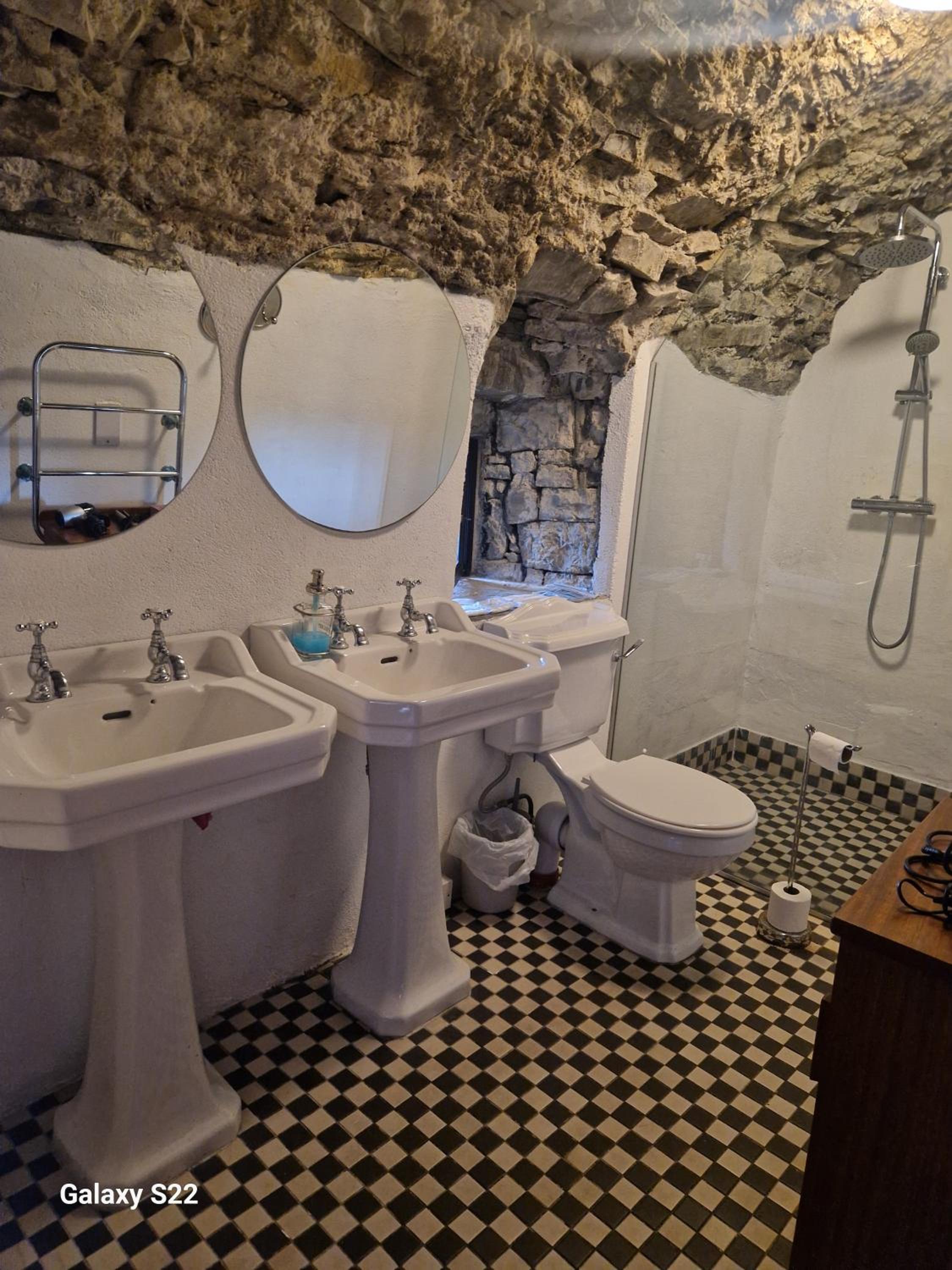 Ballindooley Castle