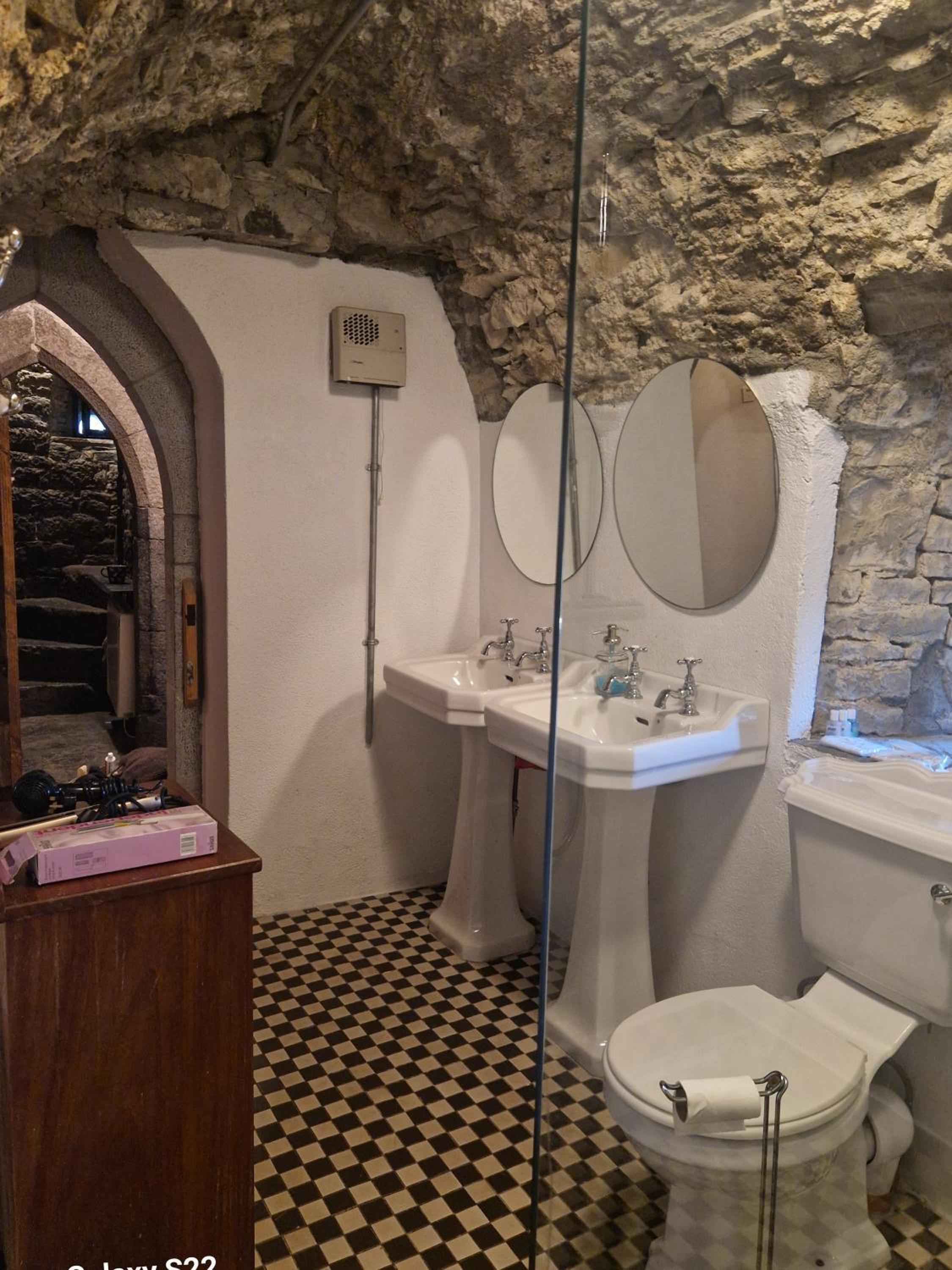 Ballindooley Castle
