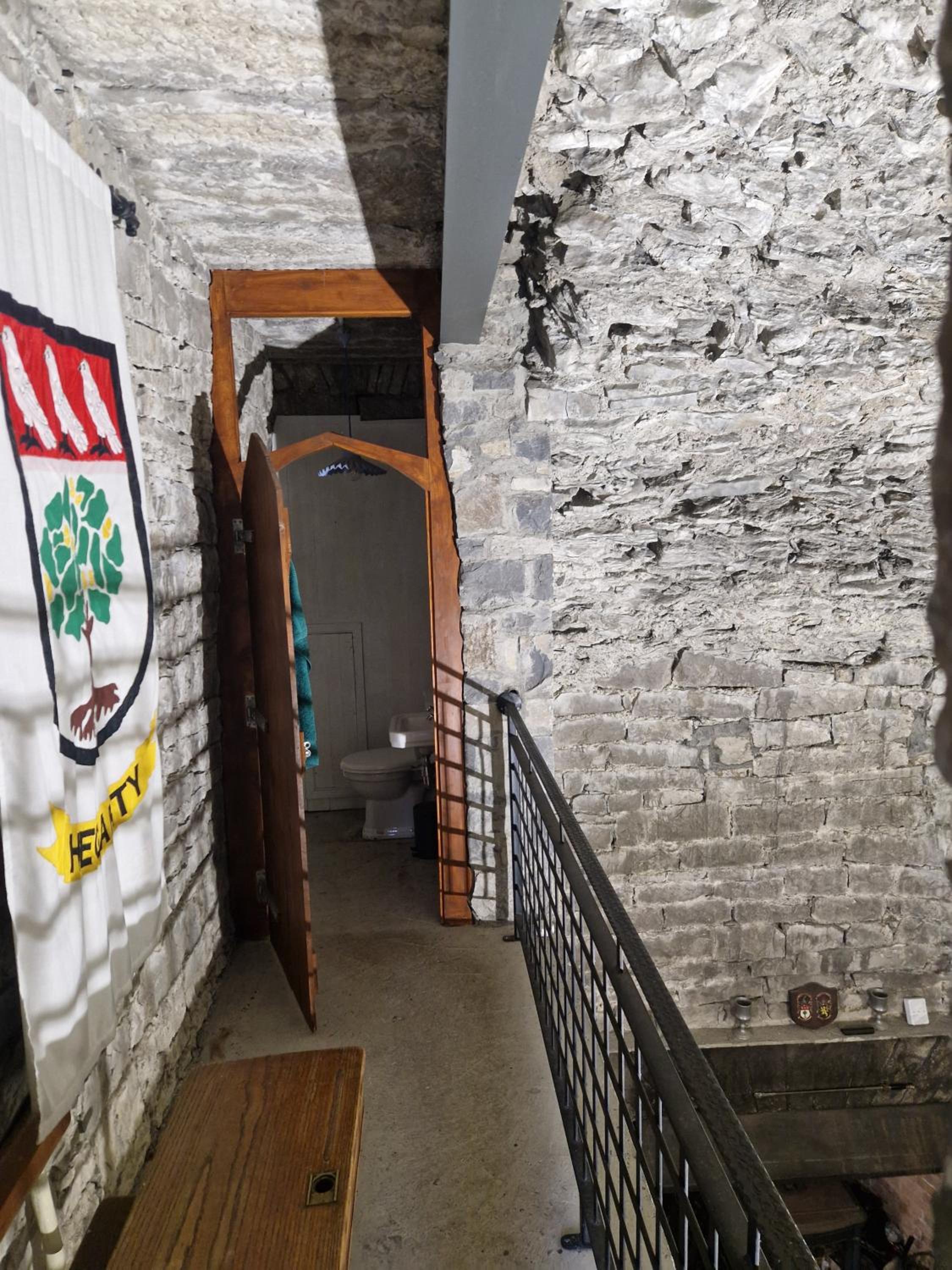 Ballindooley Castle