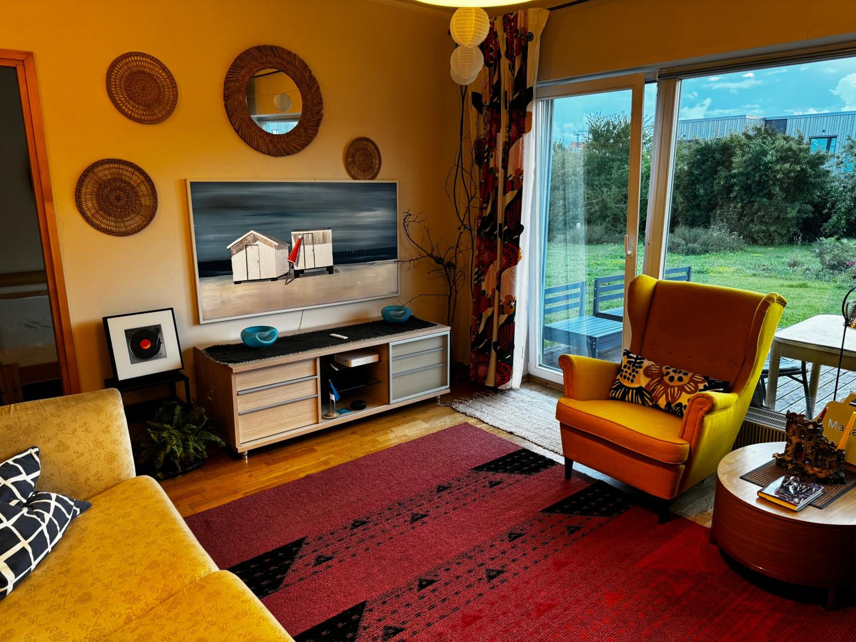 Peaceful Home with Sauna & Large Garden view 4