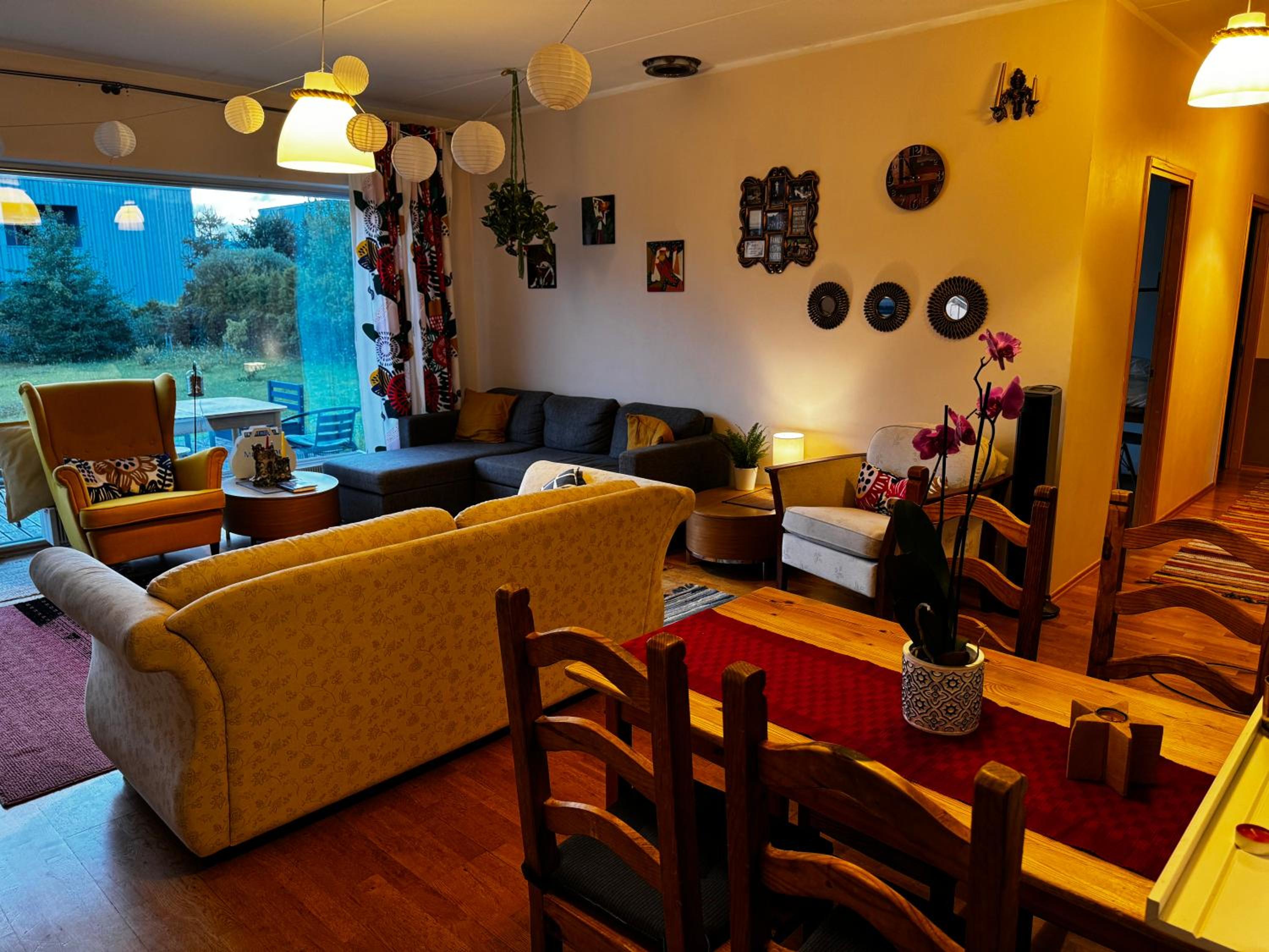 Peaceful Home with Sauna & Large Garden view 2