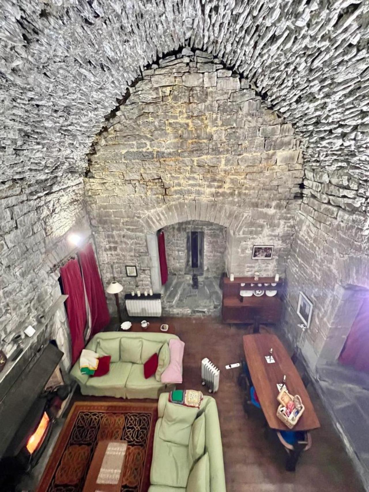 Ballindooley Castle
