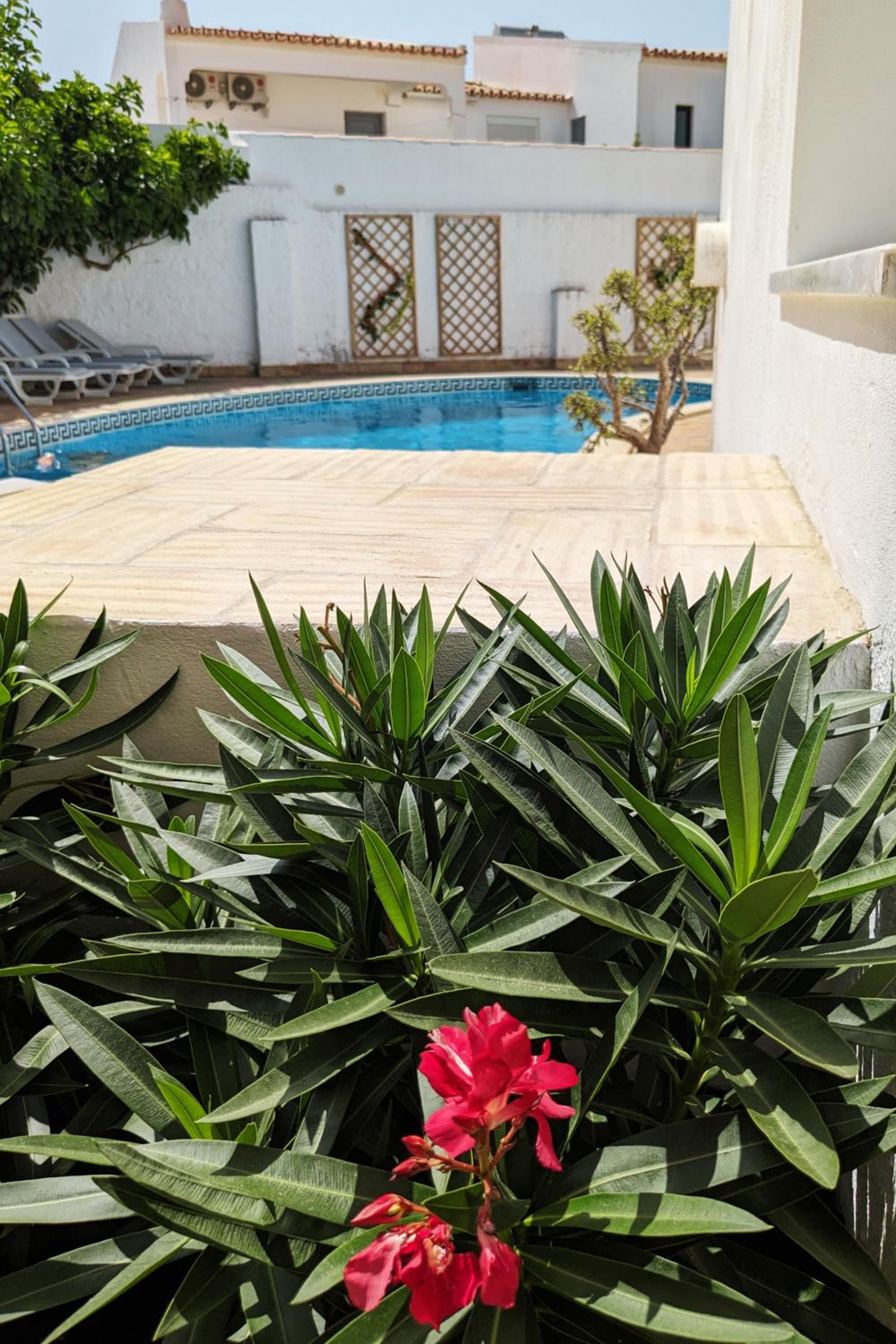 Vivenda Josil - private pool 1km to beach & centre