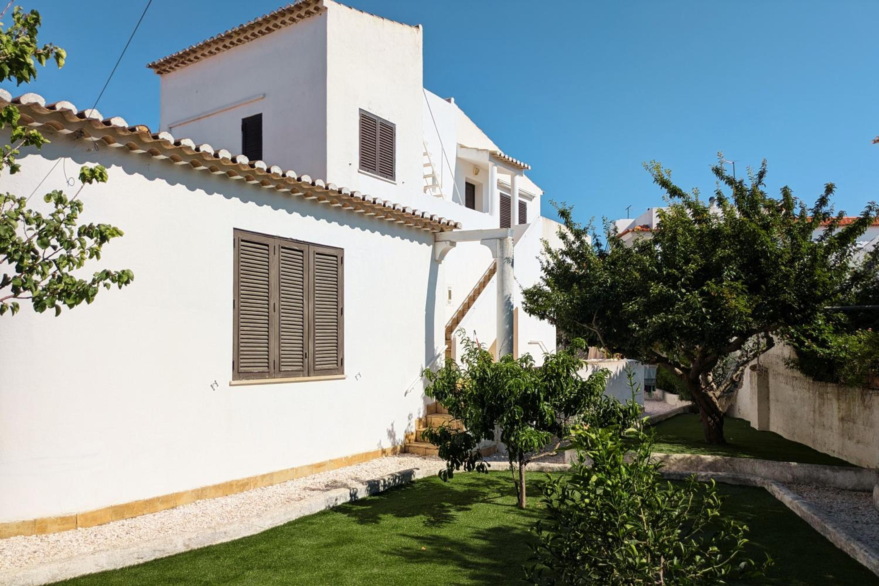 Vivenda Josil - private pool 1km to beach & centre